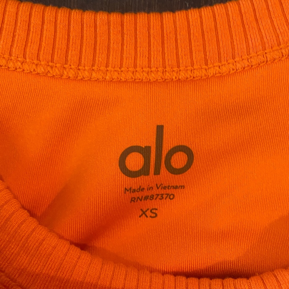 ALO Yoga Bright Orange Activewear - Picture 3 of 3